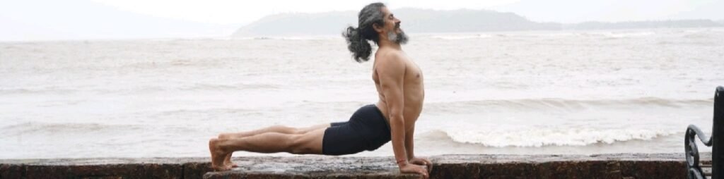 dhakaram-yoga-expert-performing-yoga